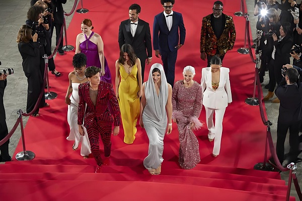 Fabric Choices in Celebrity Fashion: From Red Carpet Glamour to Street Style